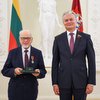miniatura Profesor Tadeusz Bujnicki odznaczony Krzyżem Kawalerskim Orderu „Za Zasługi dla Litwy”